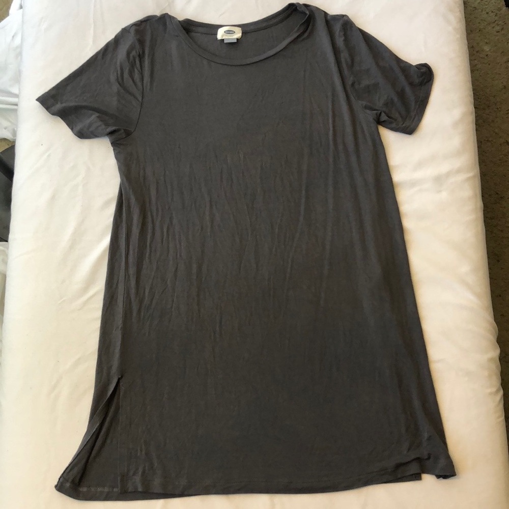 Grey Old Navy T-shirt